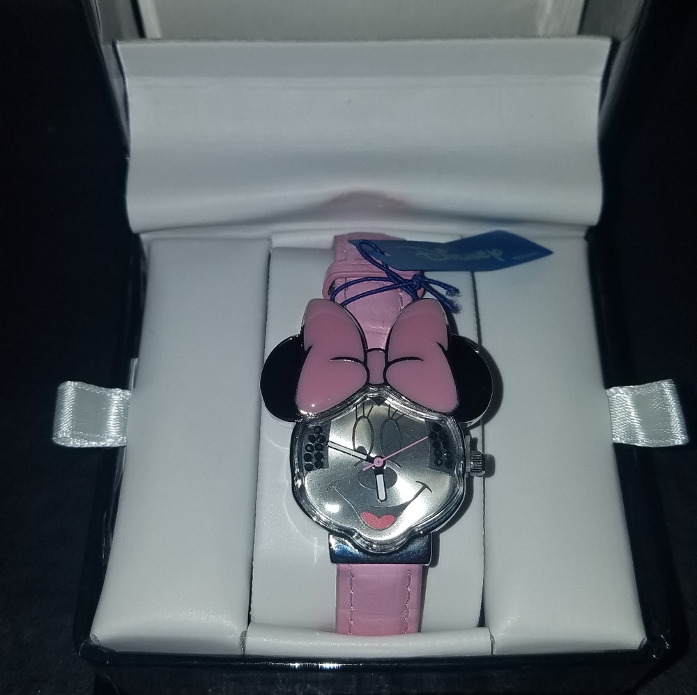 ADORABLE Children's Minnie Mouse Watch - Picture 7 of 8